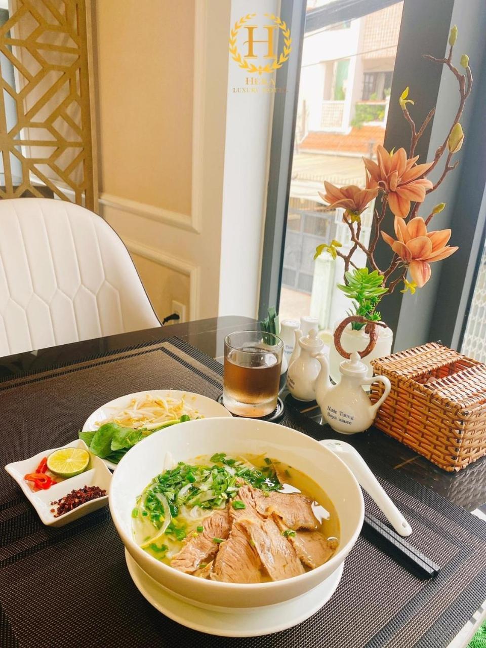 Hera Hotel Airport Thành Pho Ho Chí Minh Esterno foto